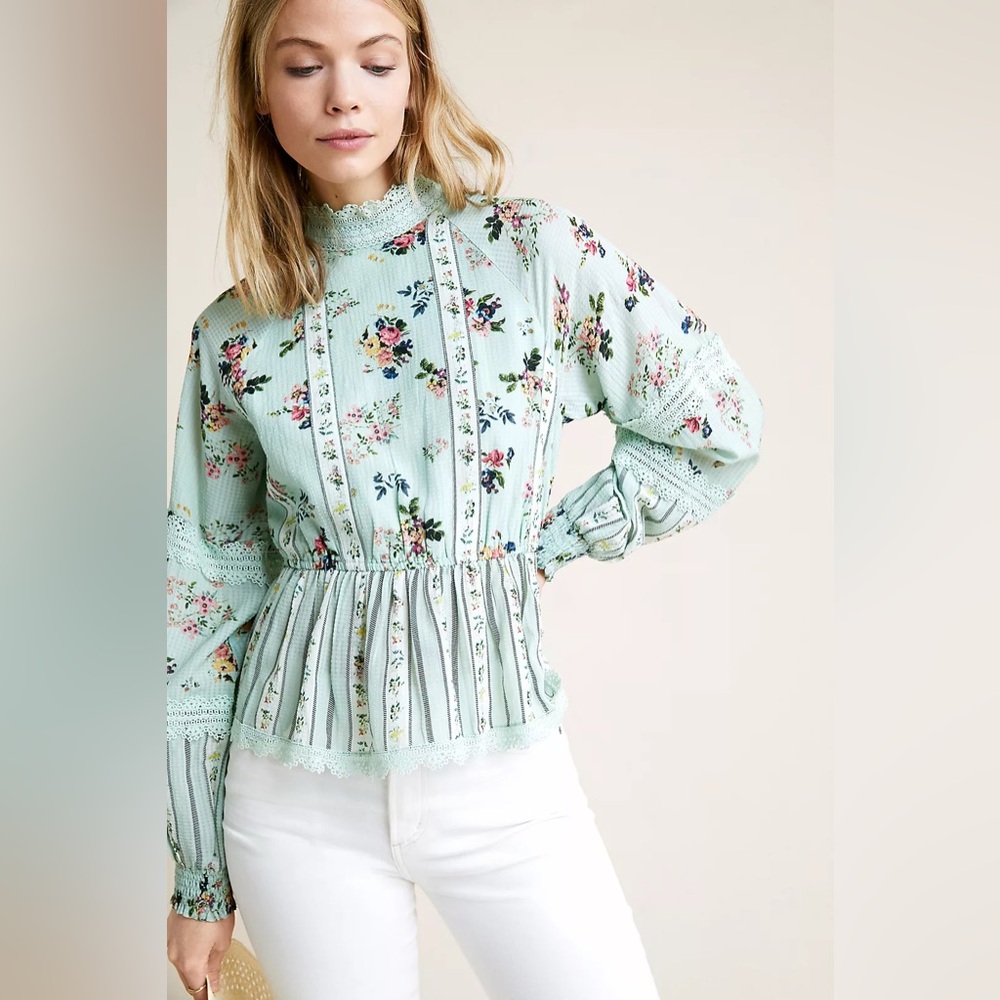 NWOT Hemant & Nandita
Amour Floral Lace Blouse size S